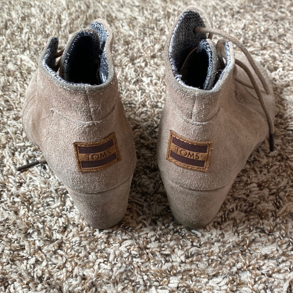 Toms tan wedges.